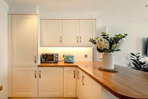 Breakfast Bar Area of Waters Edge 2 Bedroom Apartment