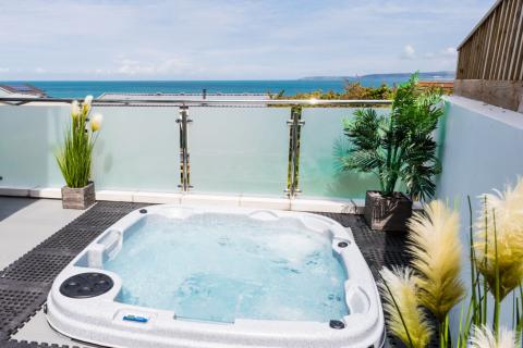 A Private Hot Tub Overlooking the Beach